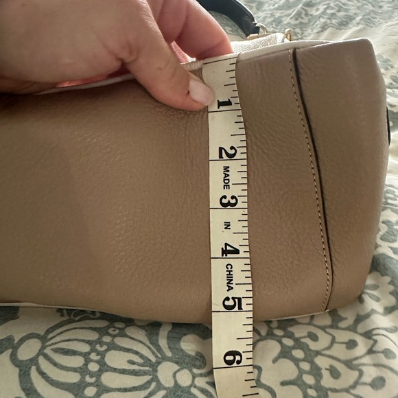 Coach White/Tan Leather Hobo Bag, zippered with small buckles on the side - Picture 15 of 16